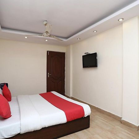 OYO 4956 Hotel Maharaja Palace Kanpur Bagian luar foto