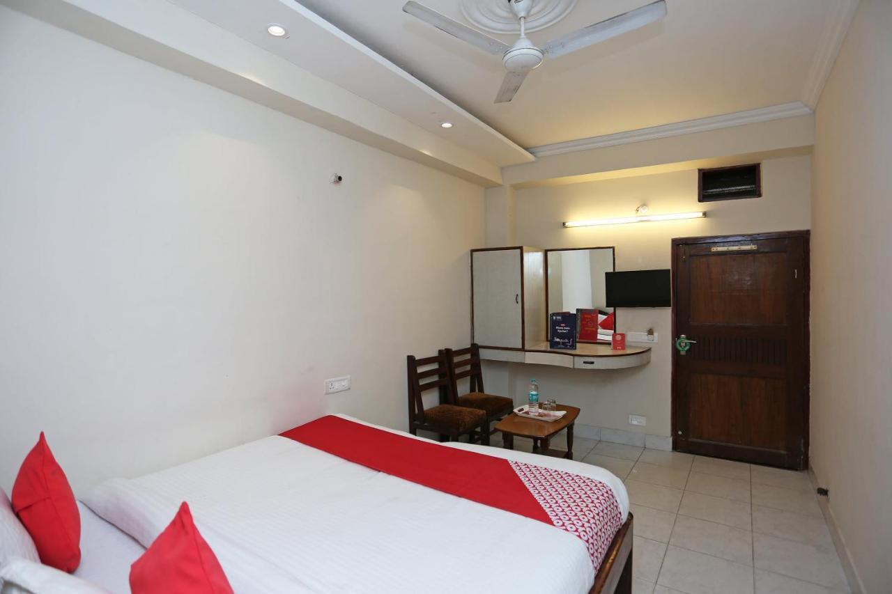 OYO 4956 Hotel Maharaja Palace Kanpur Bagian luar foto