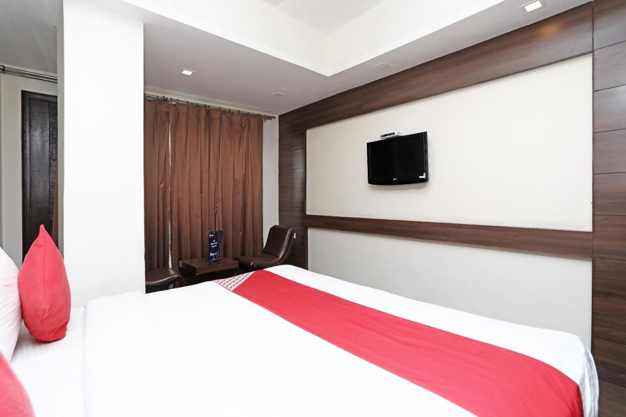 OYO 4956 Hotel Maharaja Palace Kanpur Bagian luar foto
