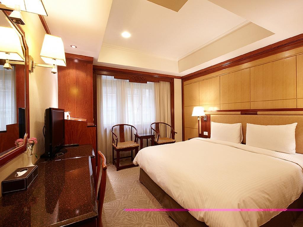 OYO 4956 Hotel Maharaja Palace Kanpur Ruang foto