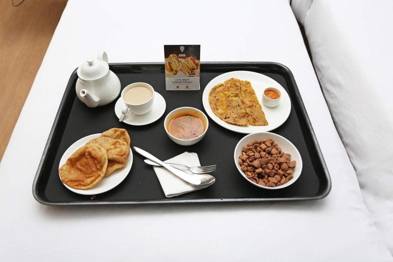 OYO 4956 Hotel Maharaja Palace Kanpur Bagian luar foto